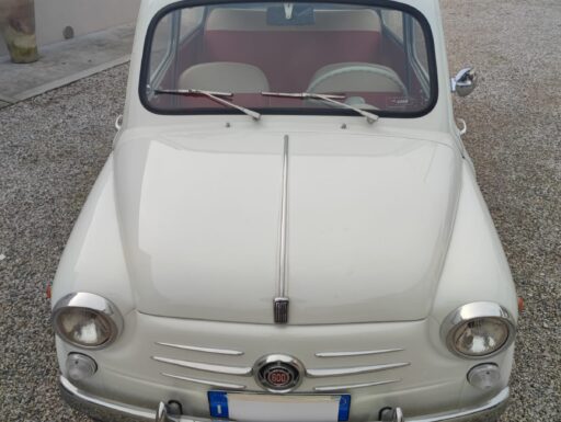 Auto d’epoca fiat 600 d