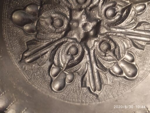 Oggetti peltro-tre grazie crocifisso piatto