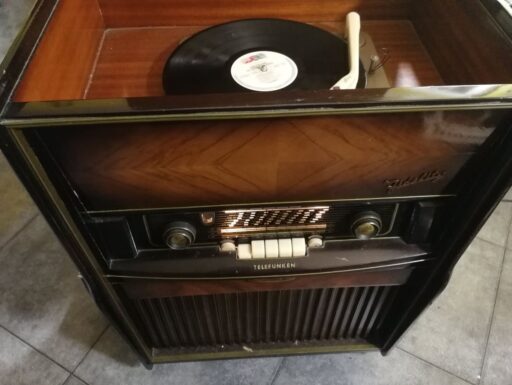 Riparazione radio d’epoca-grammofoni-amplificatori