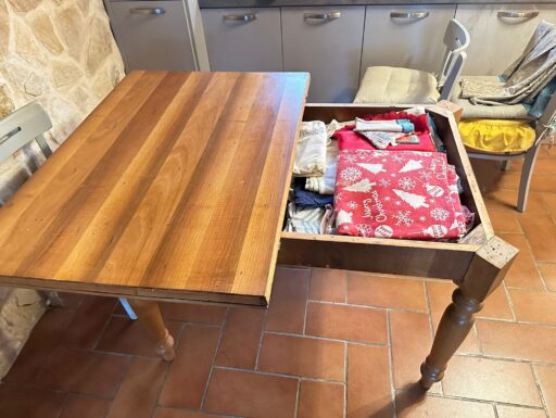 Tavolo arte povera noce