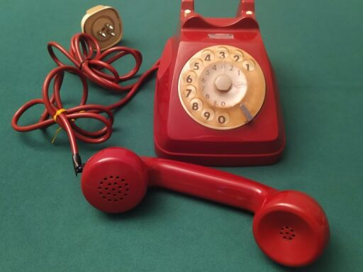 Apparecchi telefonici in bachelite-vari colori