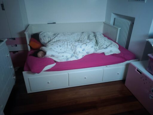 Stanzetta ikea , comò mibb, armadio mibb