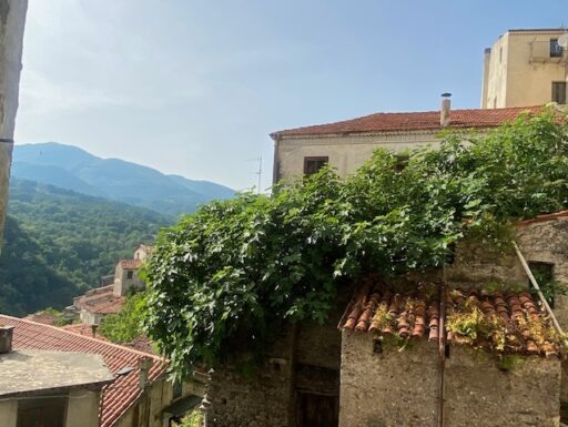 Fabbricato indipendente da ristrutturare