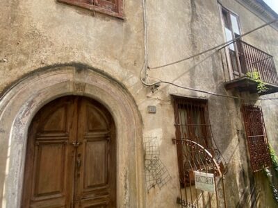 Fabbricato indipendente da ristrutturare