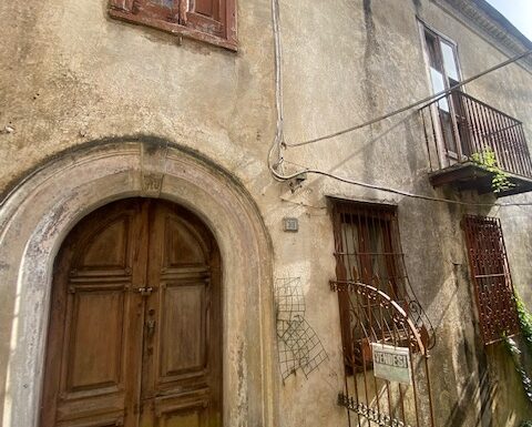 Fabbricato indipendente da ristrutturare