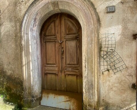 Fabbricato indipendente da ristrutturare