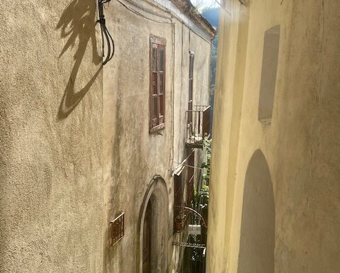 Fabbricato indipendente da ristrutturare