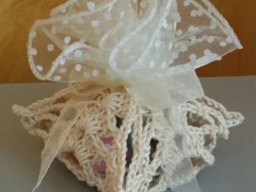 Bomboniera cuore realizzata a mano uncinetto