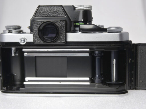 Nikon f2 a argento con esposimetro photomic dp11 e cinghia