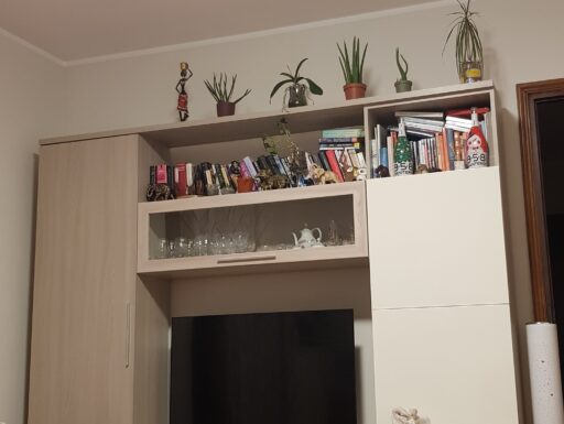 Mobile sala con tavolino abbinato