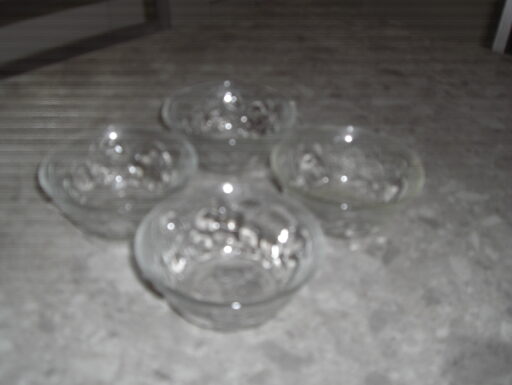 Coppette di vetro decorate. lotto di quattro.