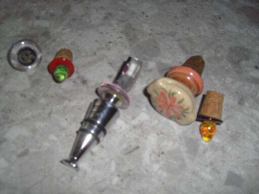 Tappi artistici,lotto di cinque,in materiali vari(murano).