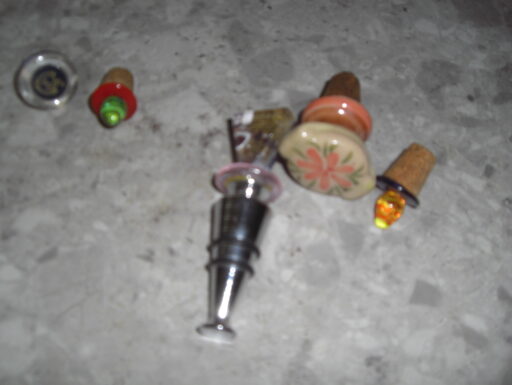 Tappi artistici,lotto di cinque,in materiali vari(murano).