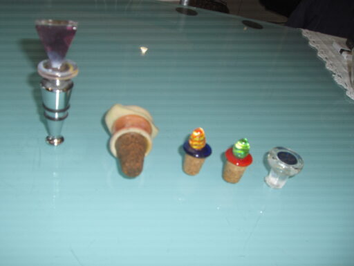 Tappi artistici,lotto di cinque,in materiali vari(murano).