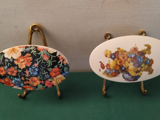 Attaccapanni d’epoca composizione fiori