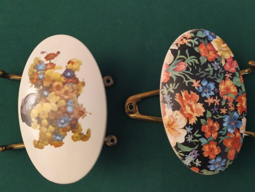 Attaccapanni d’epoca composizione fiori