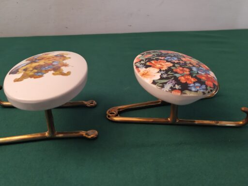 Attaccapanni d’epoca composizione fiori