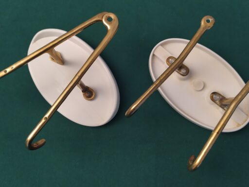 Attaccapanni d’epoca composizione fiori