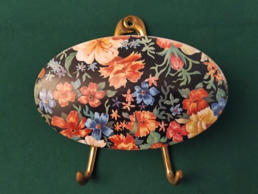 Attaccapanni d’epoca composizione fiori