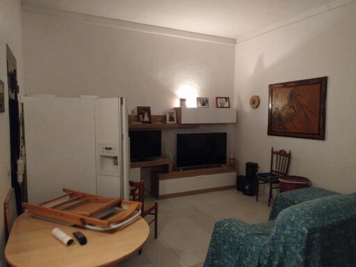 In s. donaci casa+garage via tunisi78