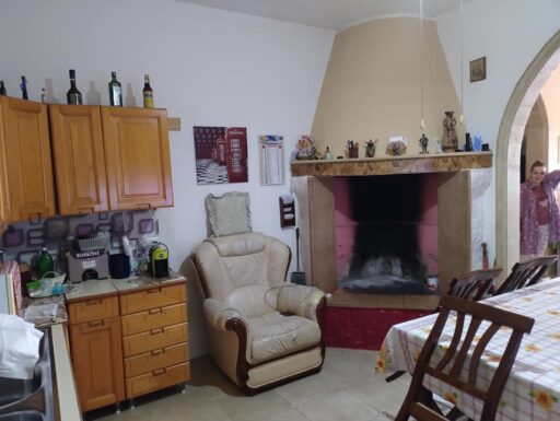 In s. donaci casa+garage via tunisi78