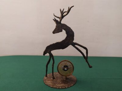 Cervo in ferro battuto con barometro