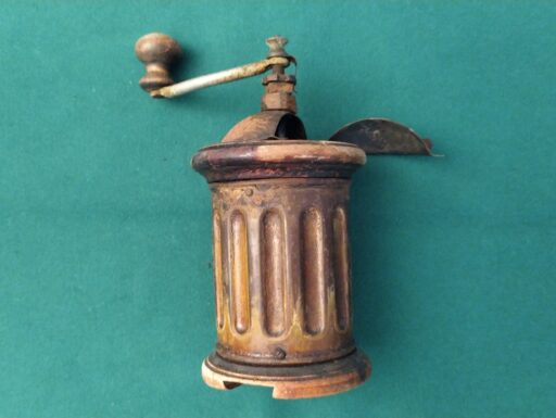 Macinacaffe' d'epoca cilindrico legno e metallo