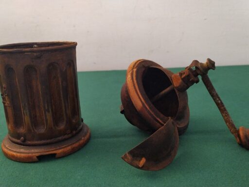 Macinacaffe' d'epoca cilindrico legno e metallo