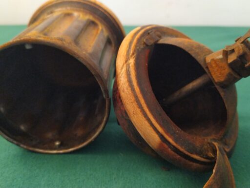 Macinacaffe' d'epoca cilindrico legno e metallo