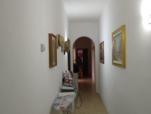 In s. donaci casa+garage via tunisi78