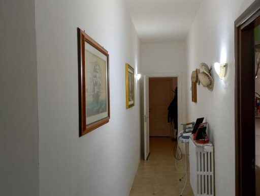 In s. donaci casa+garage via tunisi78