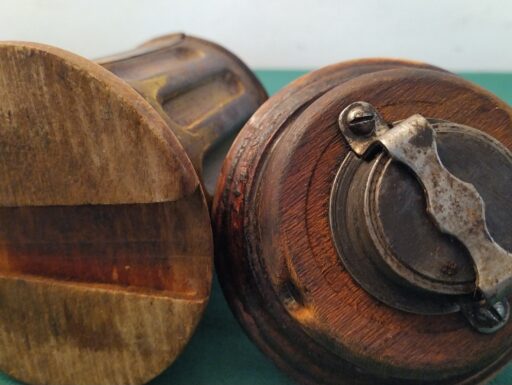 Macinacaffe' d'epoca cilindrico legno e metallo