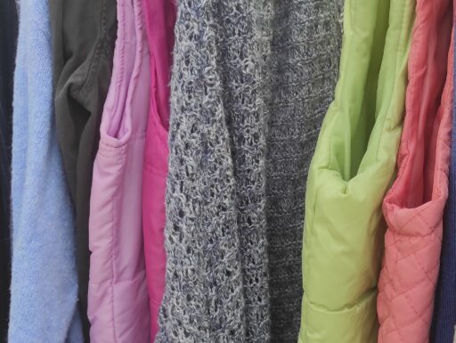 Stock di 200 pezzi , abbigliamento