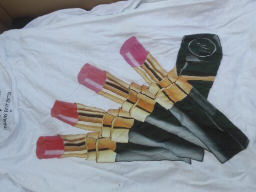 Stock di 200 pezzi , abbigliamento