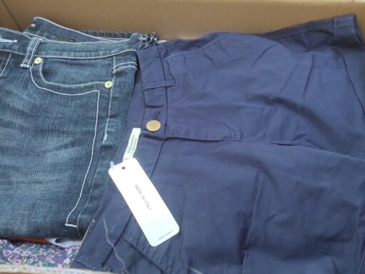 Stock di 200 pezzi , abbigliamento