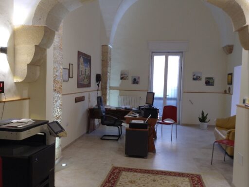 Locale commerciale in guagnano (le)