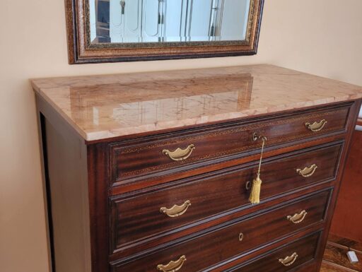 Como' antico con pietra di marmo rosso di verona