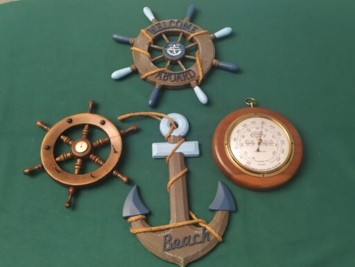 Ancora timoni e barometro in legno