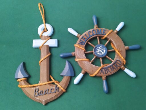 Ancora timoni e barometro in legno