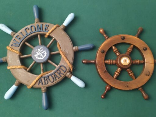 Ancora timoni e barometro in legno