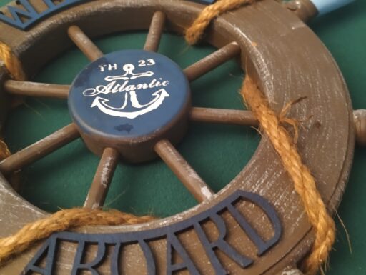 Ancora timoni e barometro in legno