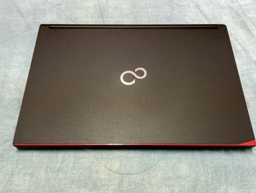 Fujistu lifebook e556.i5-6300,ram 8,ssd250g 15.6" windows 11