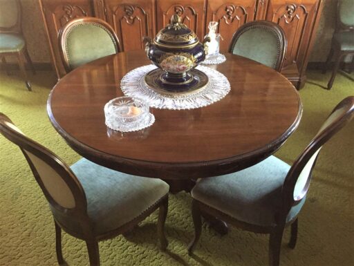 Sala completa in stile classico