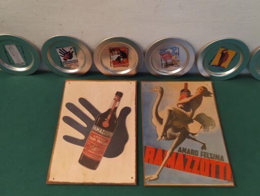 Sottobicchieri metallo e targhe legno "amaro ramazzotti"