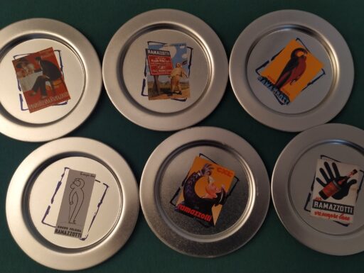 Sottobicchieri metallo e targhe legno "amaro ramazzotti"