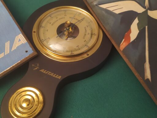 Alitalia-barometro legno e targhe legno
