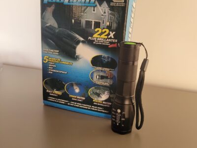 Torcia elettrica nera zoom con batteria