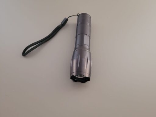 Torcia elettrica nera zoom con batteria