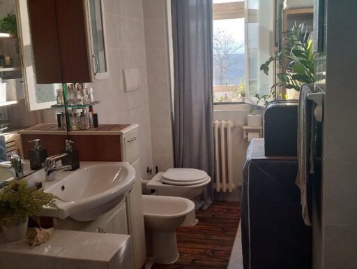 Ampio appartamento centrale già ammobiliato