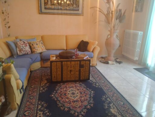 Ampio appartamento centrale già ammobiliato